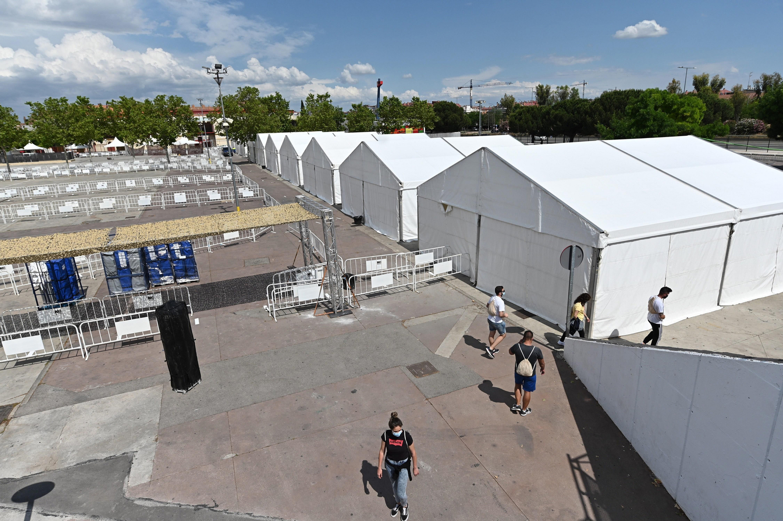 Vista de la instalación del recinto ferial de Torrejón de Ardoz (Madrid), donde personal del Hospital Universitario de esta localidad realizará a partir de mañana miércoles tests serológicos voluntarios y gratuitos a todas las personas empadronadas en el municipio