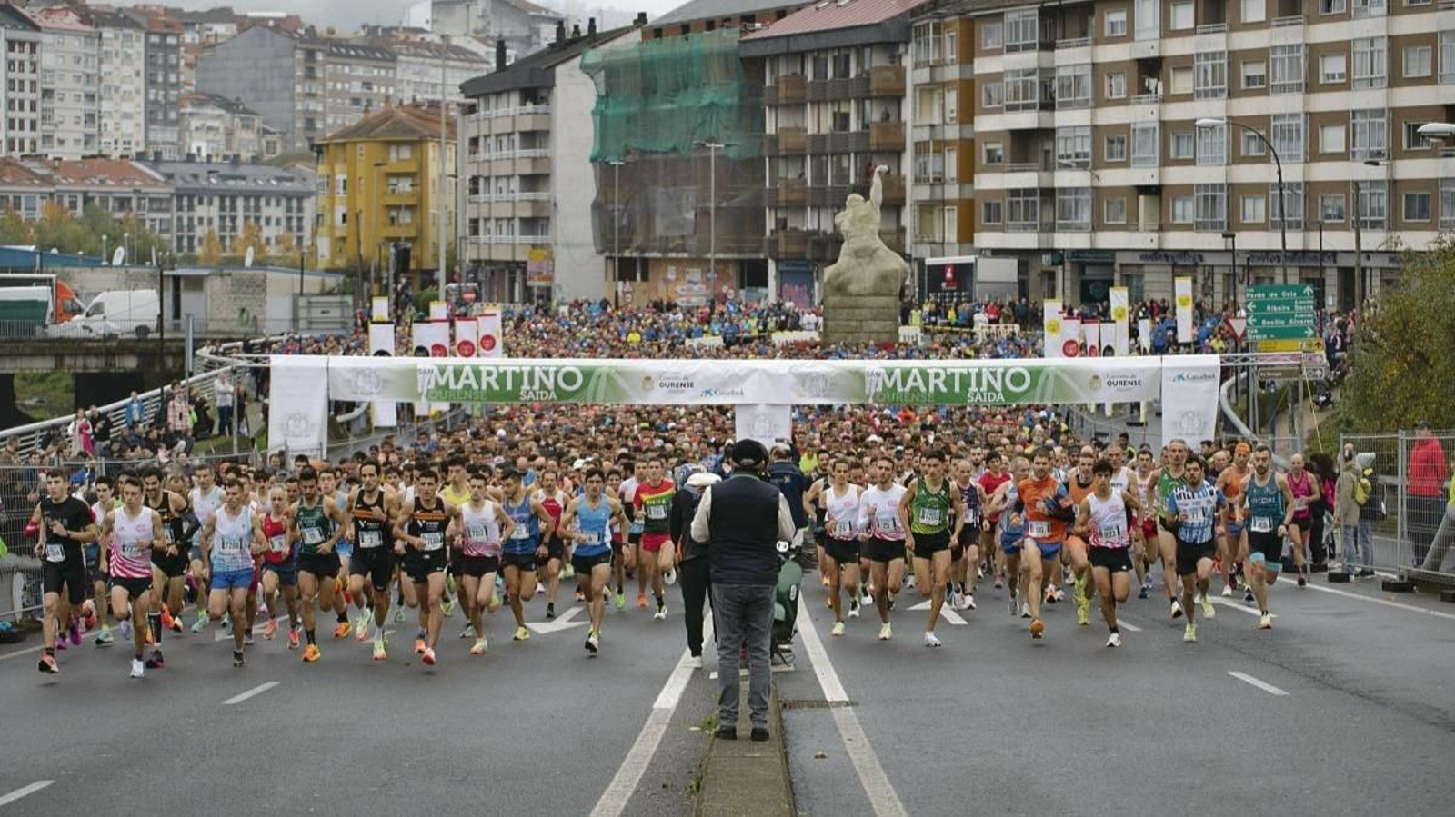 Más  de seis mil personas terminaron la carrera popular disputada ayer en la ciudad de Ourense.
