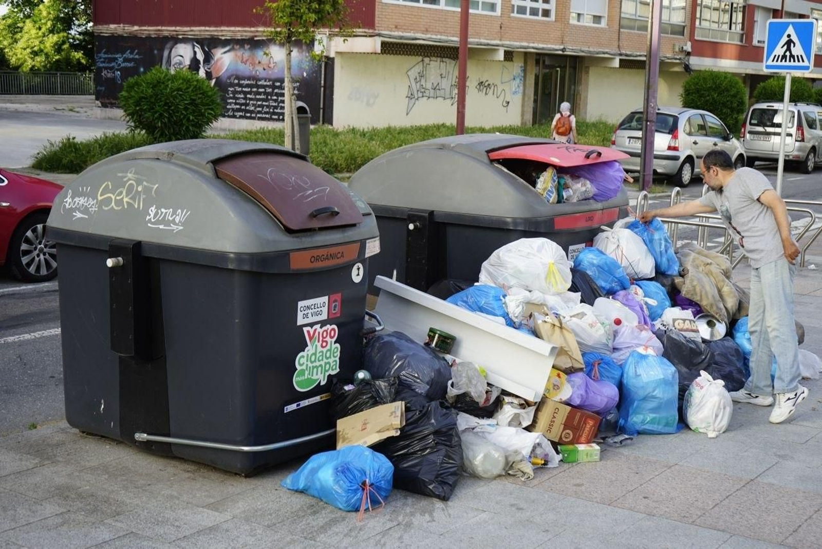Basura acumulada en Vigo.