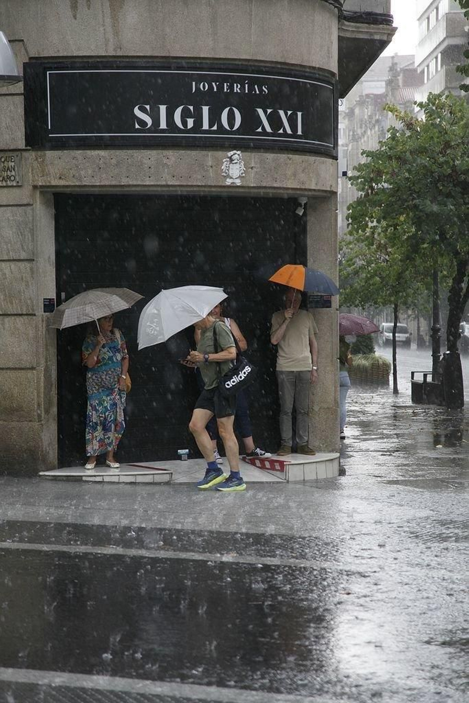 A la carrera pese al paraguas