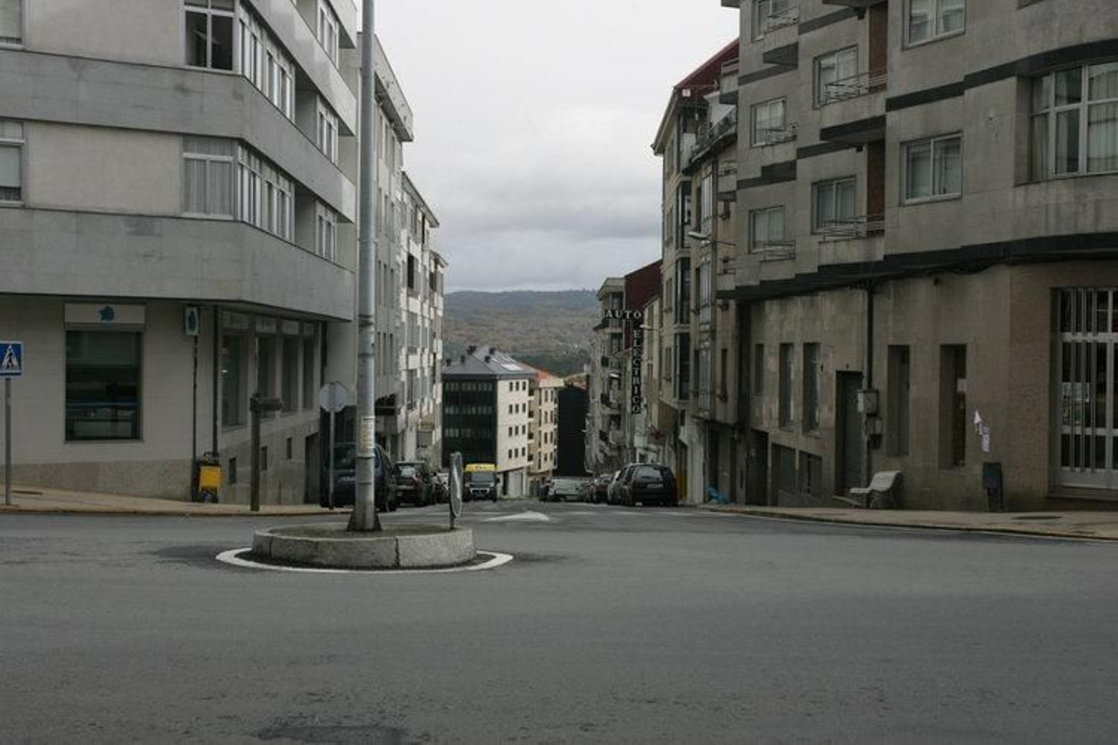 El alumbrado público, como este de la carretera de Mourillós, concentra los errores de facturación (MARCOS ATRIO)