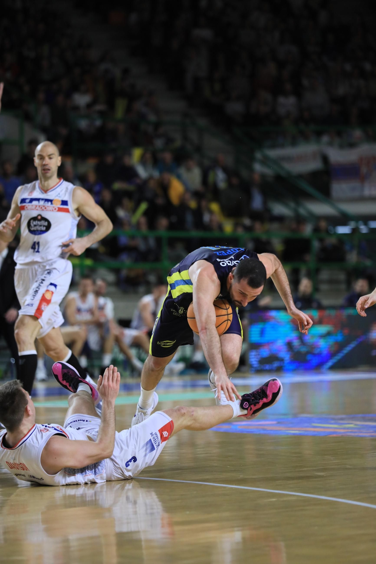Galería | El Pazo, a reventar para el derbi COB-Obradoiro