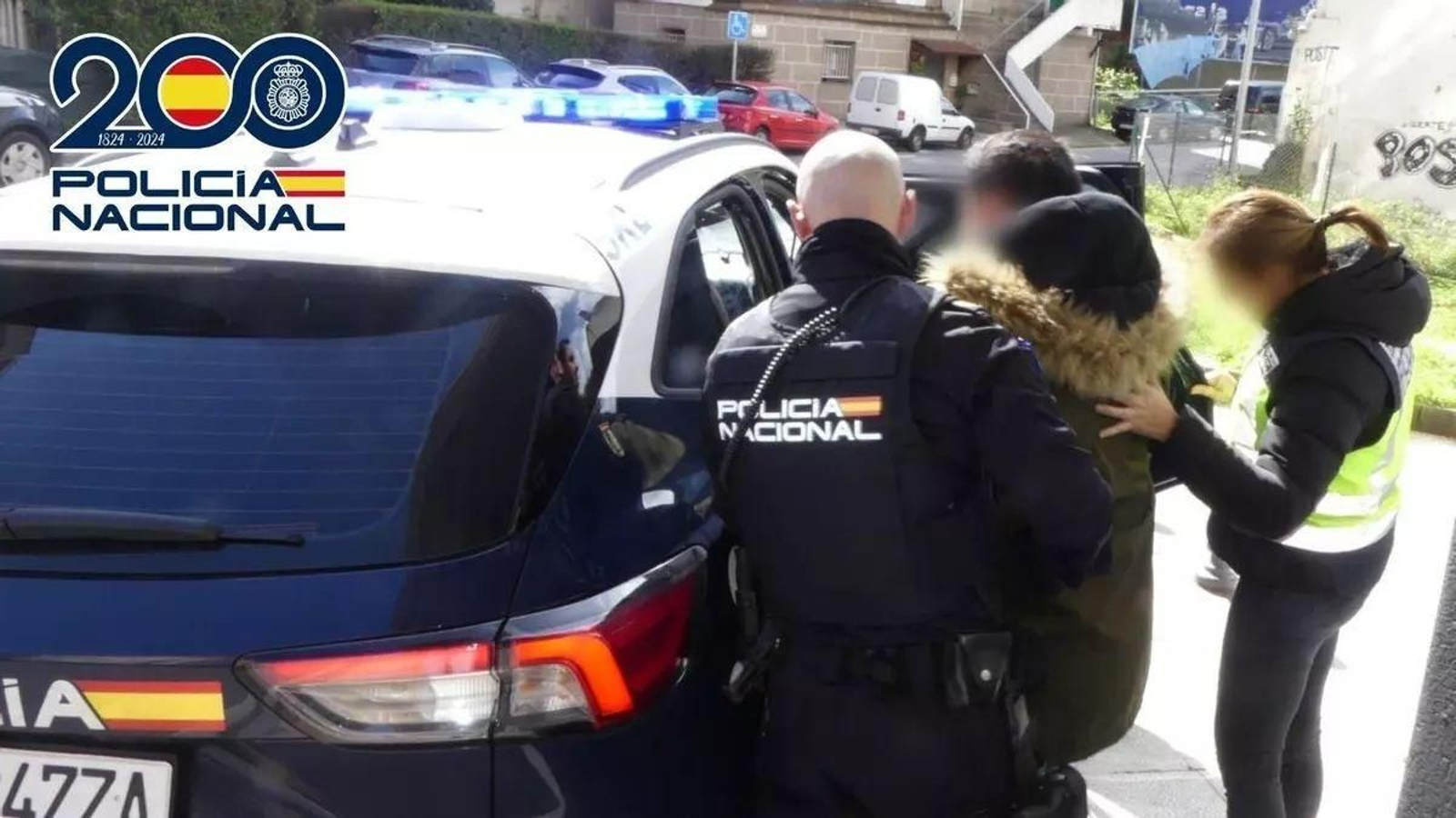 Imagen del momento de una de las detenciones, llevadas a cabo en Vigo por la Policía Nacional.