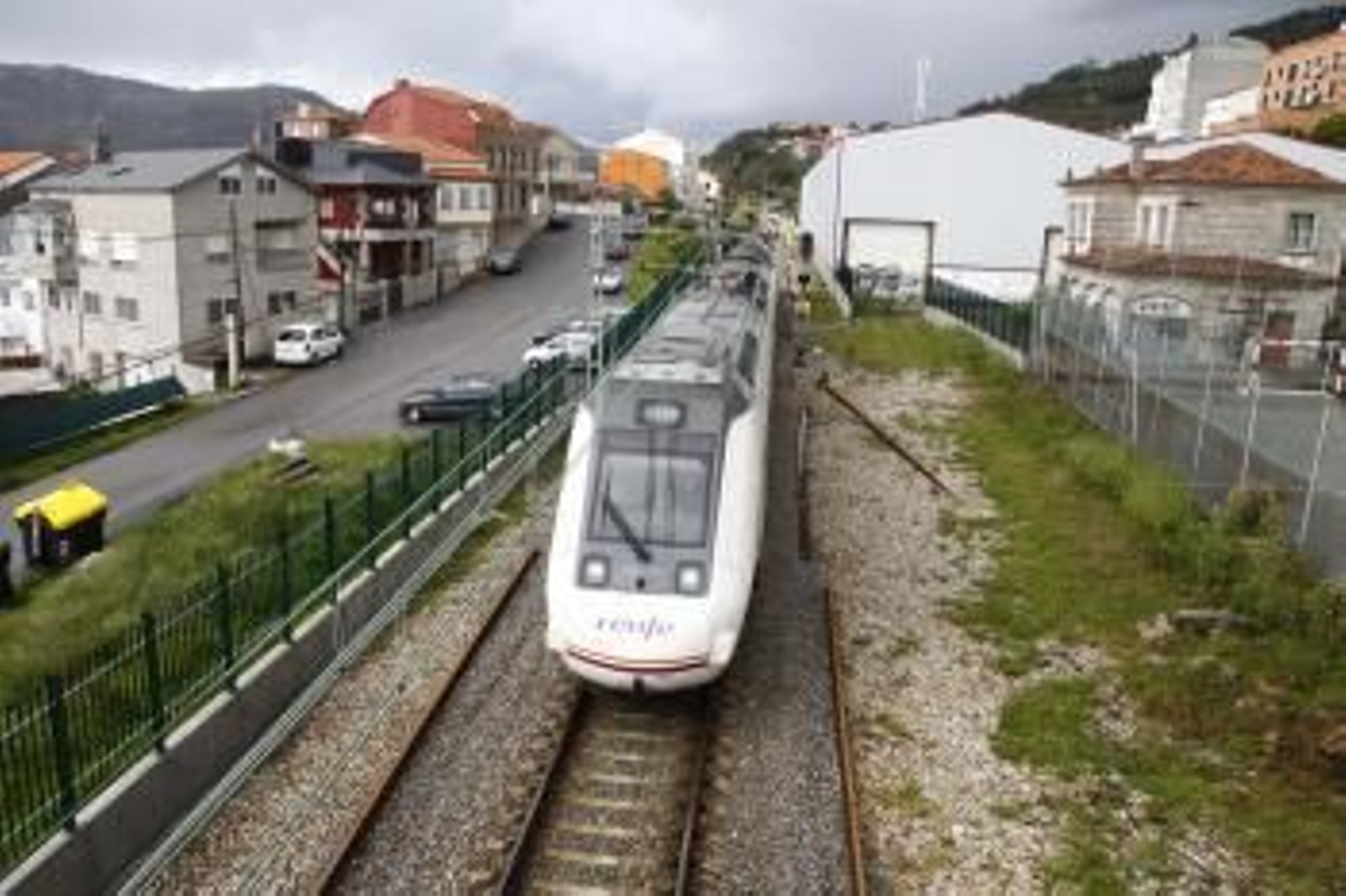 El tren continúa sin un lugar para parar en la parroquia de Chapela.