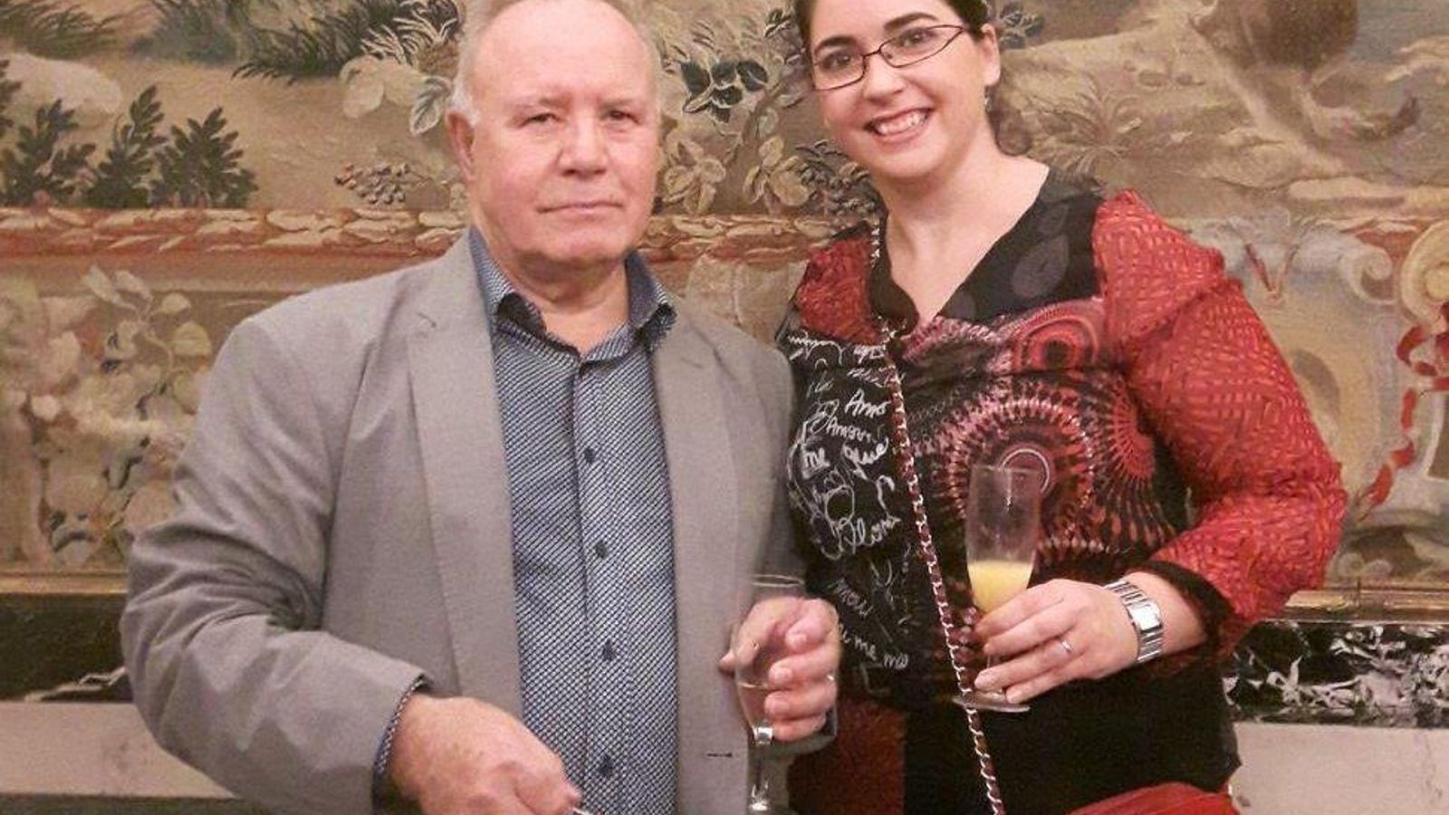 Ximo Ros representó a la CRV en numerosas ocasiones como aquí en la Embajada de España en París junto a la expresidenta de la Casa, Mari Carmen Criado.