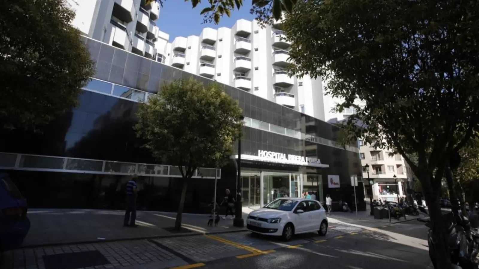 La entrada principal del hospital Ribera Povisa.