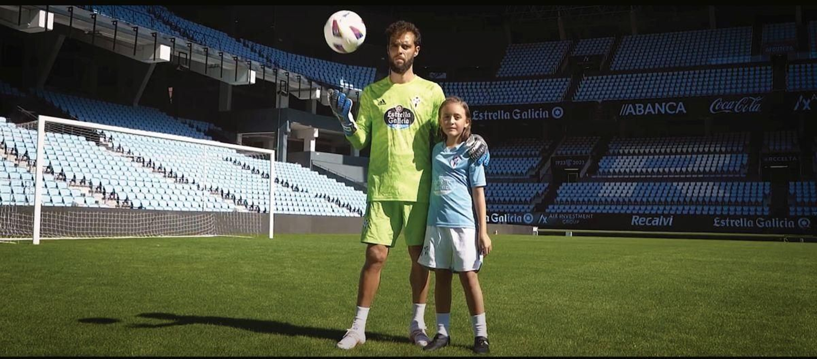 Sergio Álvarez participa en el videoclip de ‘A Nosa Canción’, un tema del grupo Xhamain