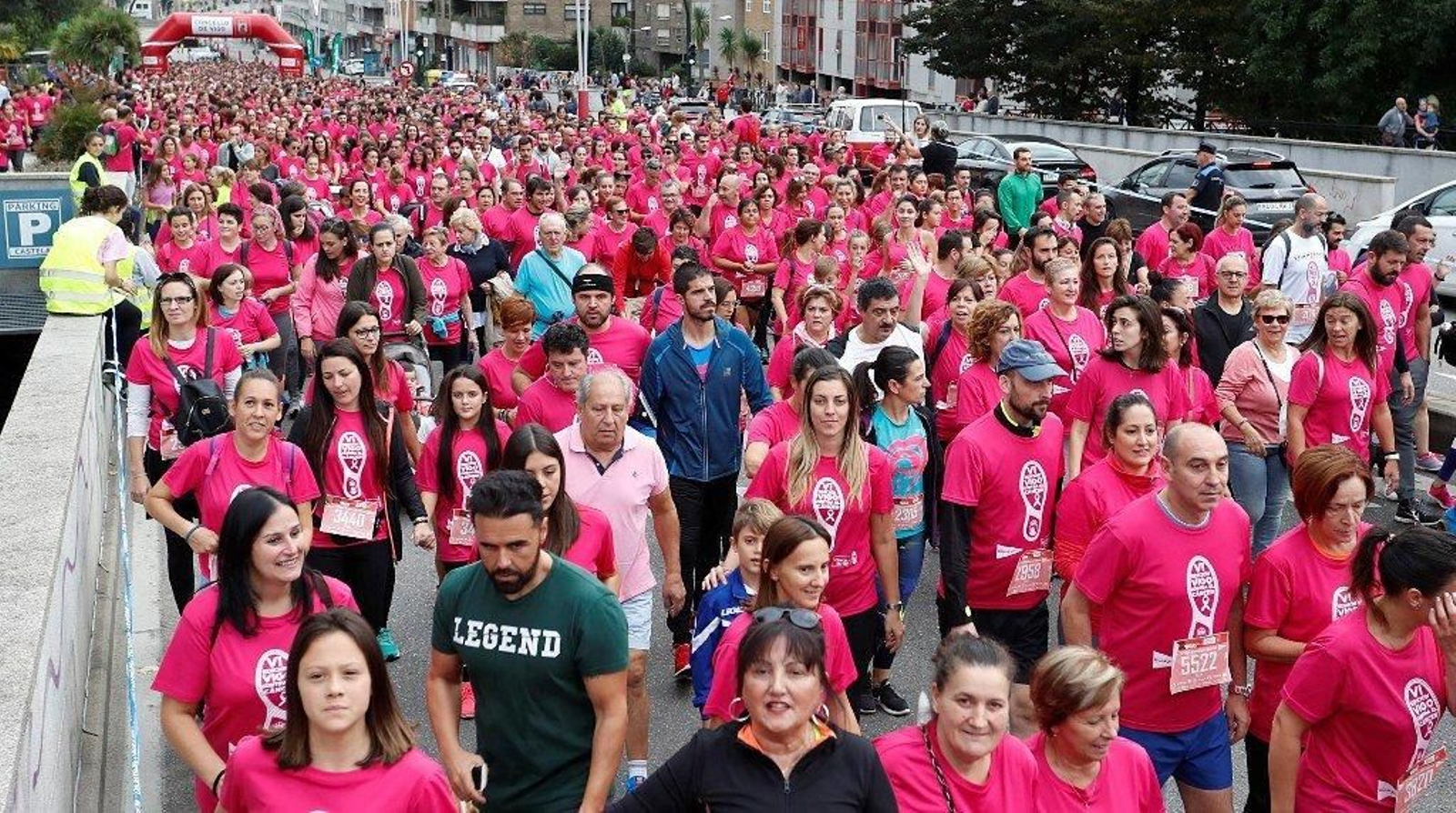 El color rosa abarrotó la Avenida de Castelao - JV Landín 215