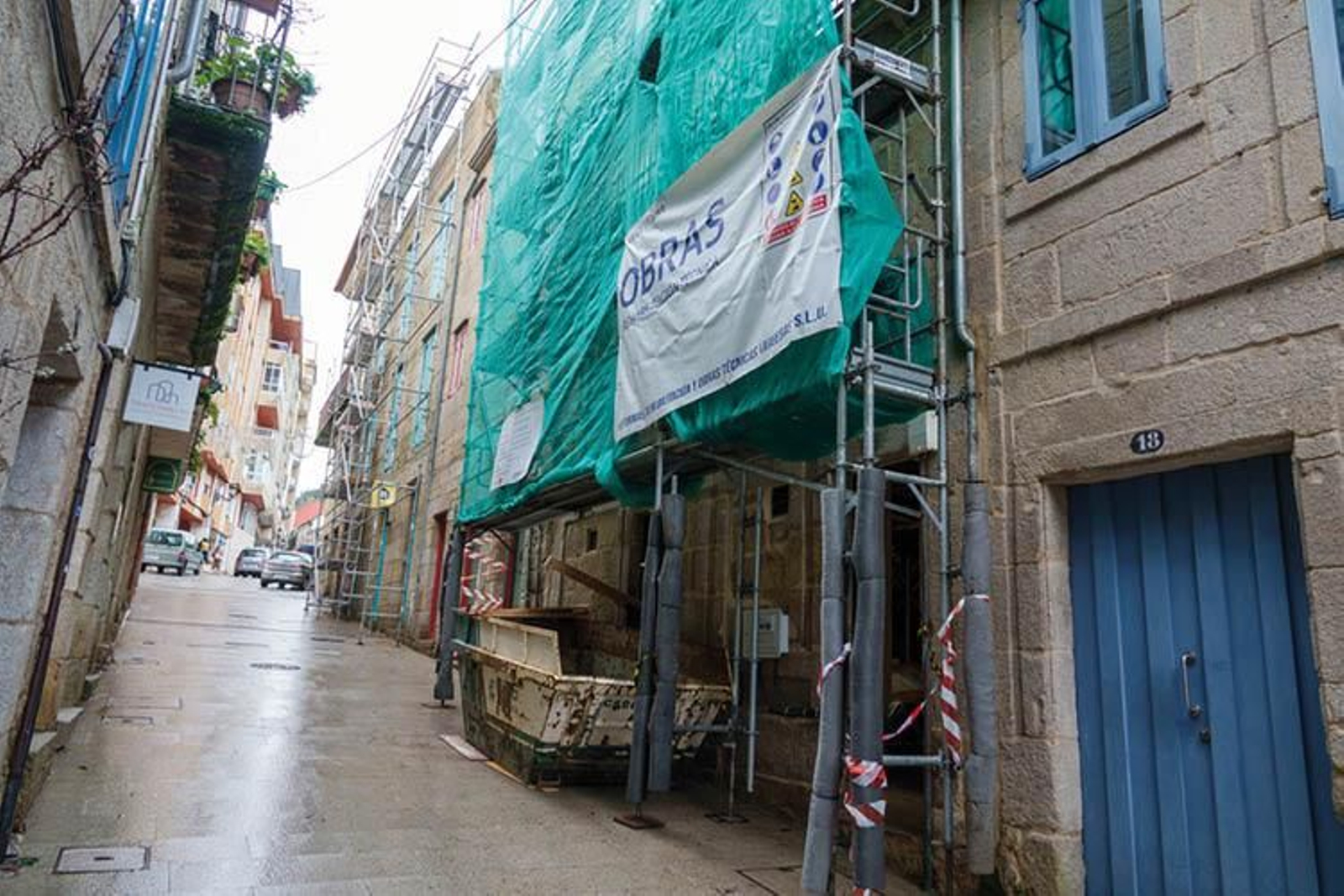 Obras de reforma en un edificio en la calle Abeleira Menéndez.