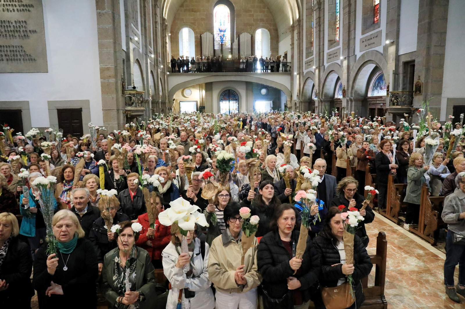Galería | Las madres ofrecen sus flores un año más a la Virgen de Fátima, en fotos