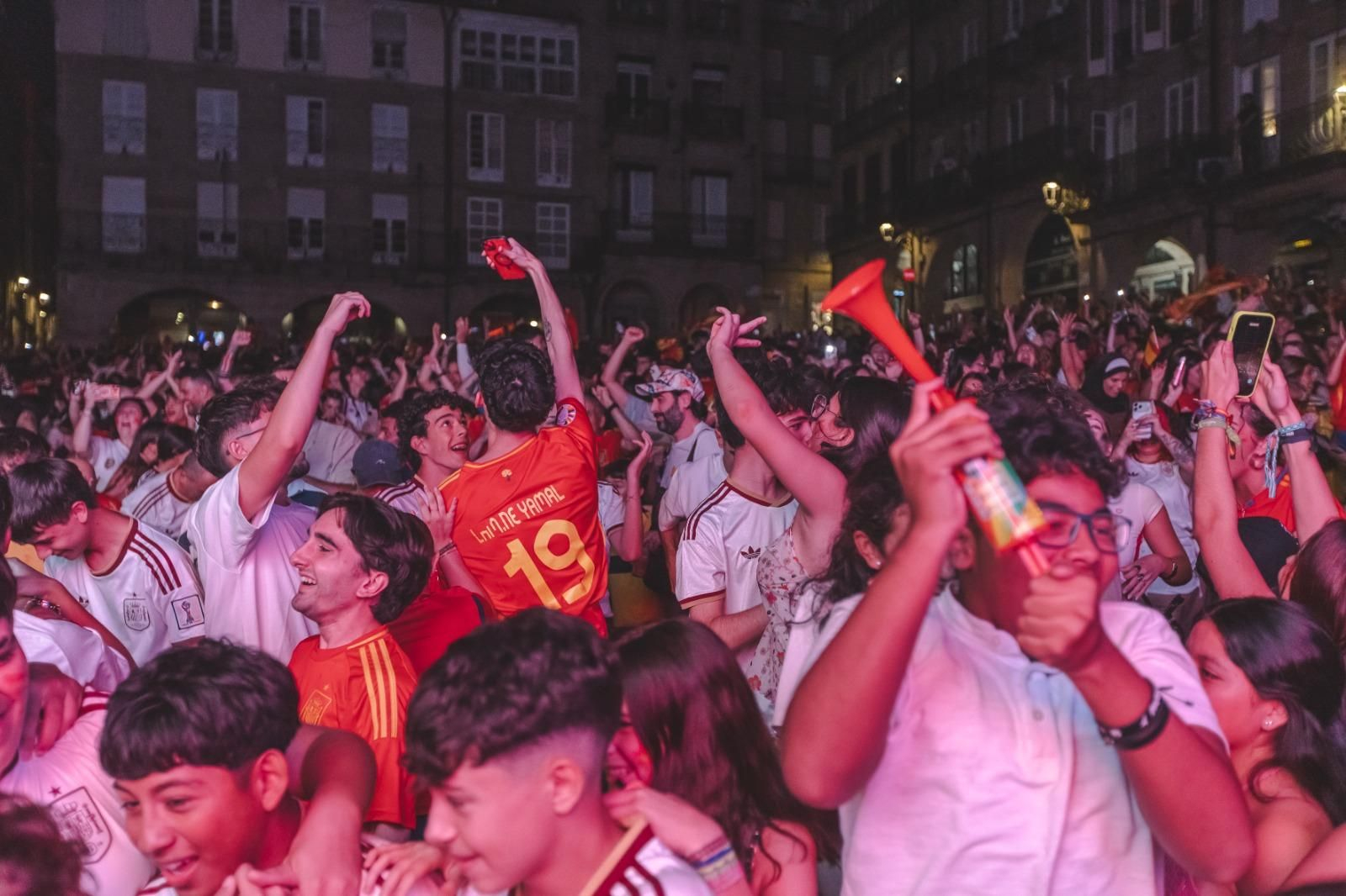 Galería | La ilusión por España en la semifinal tiñe de rojo la provincia de Ourense, en fotos