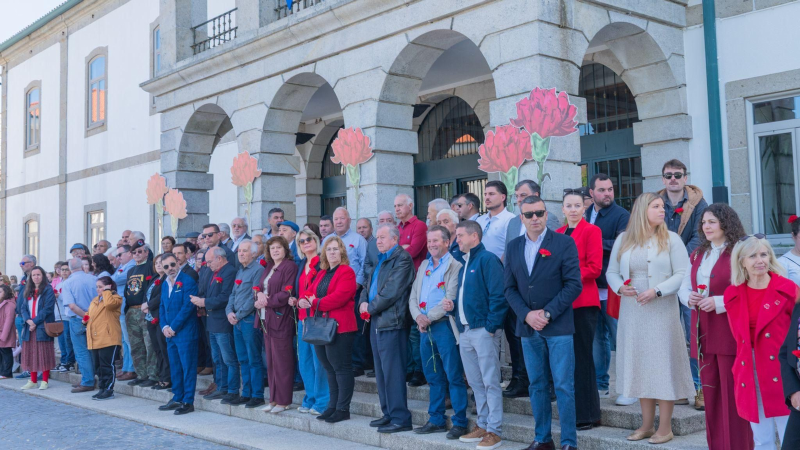 Cerimonia de izado da bandeira lusa, onte na Praça do Município de Montalegre.