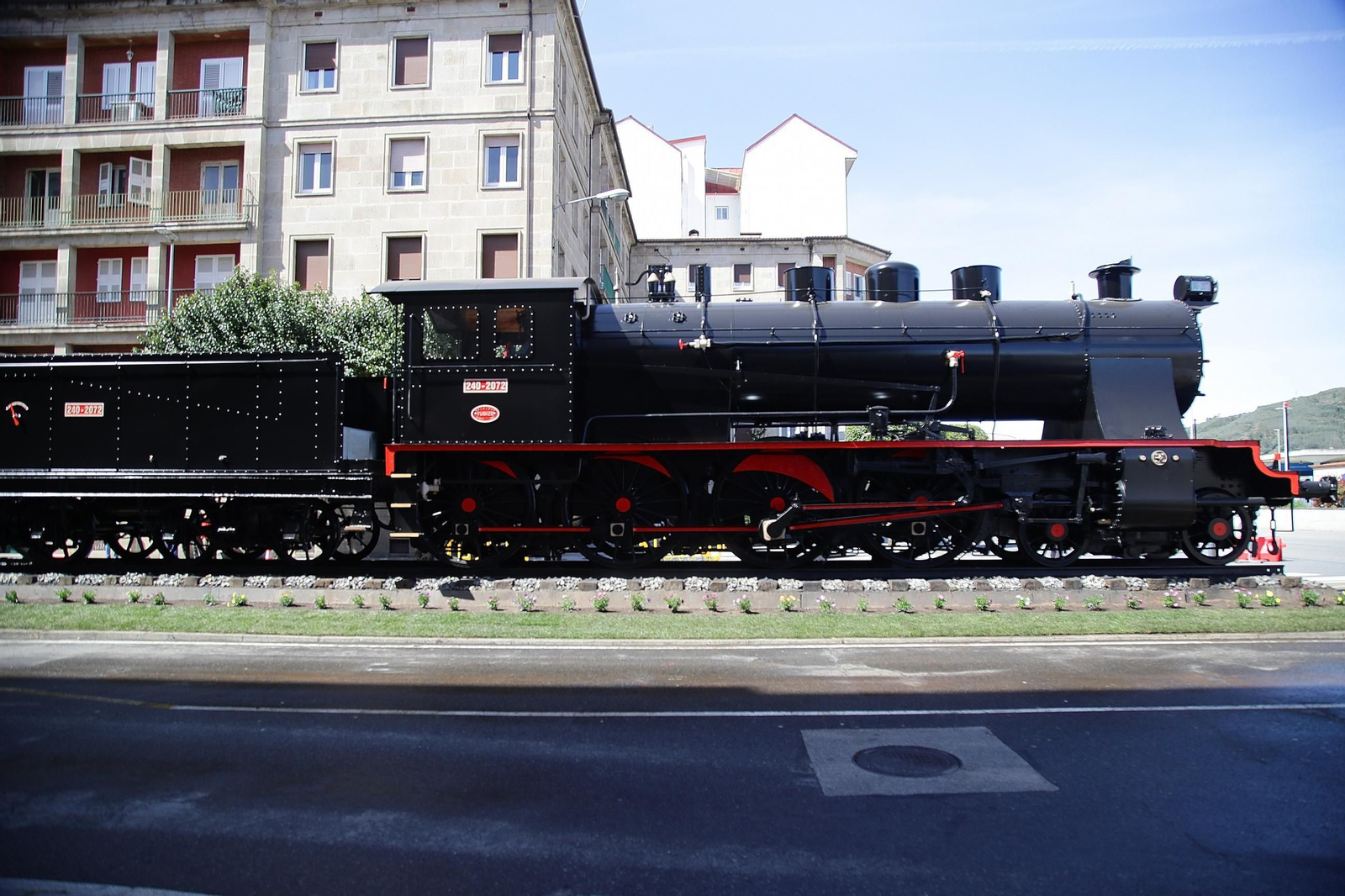 Galería | La locomotora vuelve a lucir en el barrio de A Ponte