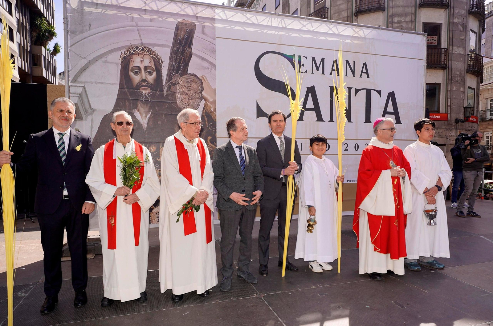 Galería | La Borriquita llena de fe y color las calles de Vigo