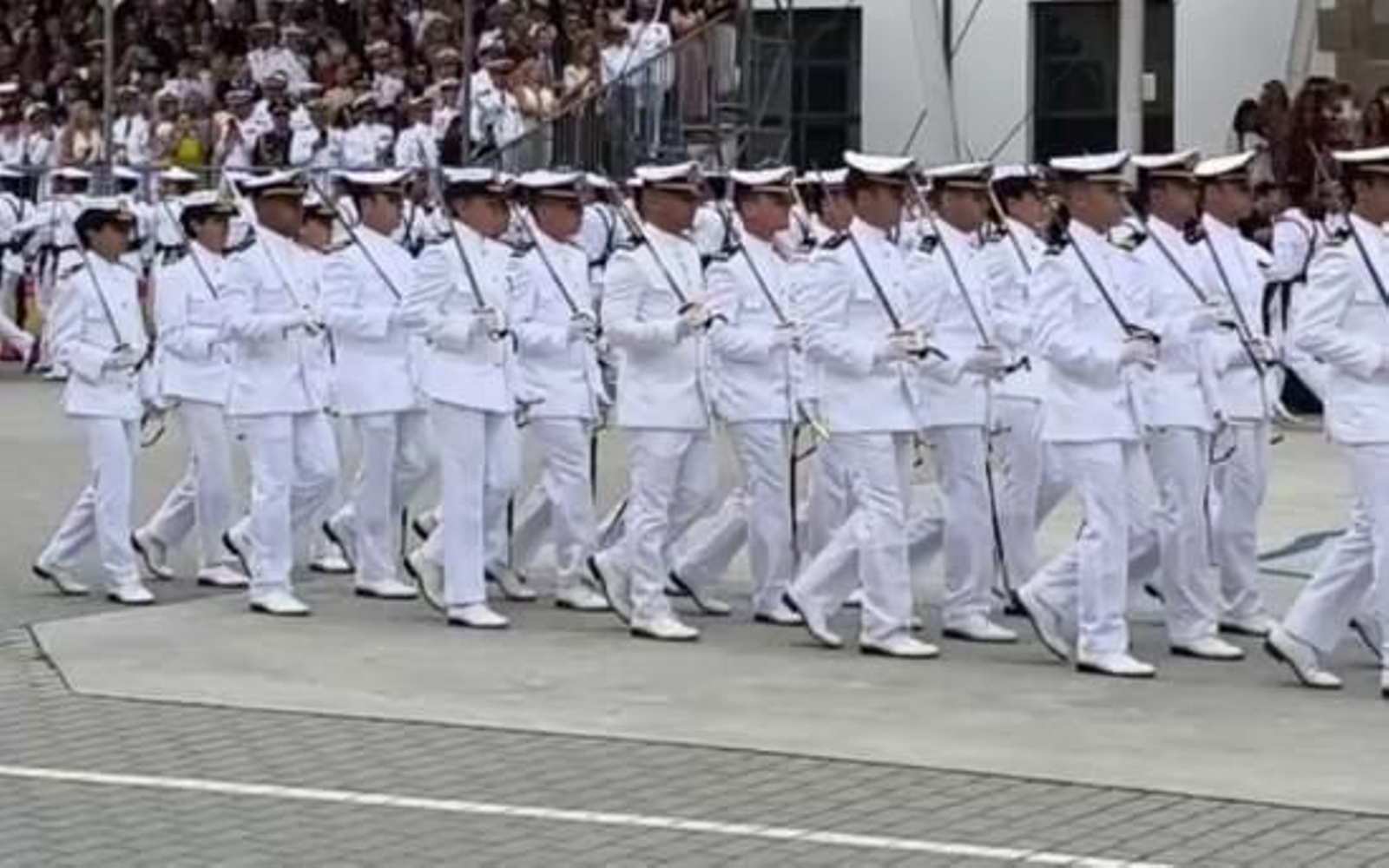 Jura de Bandera y entrega de Reales Despachos en la Escuela Naval Militar de Marin.