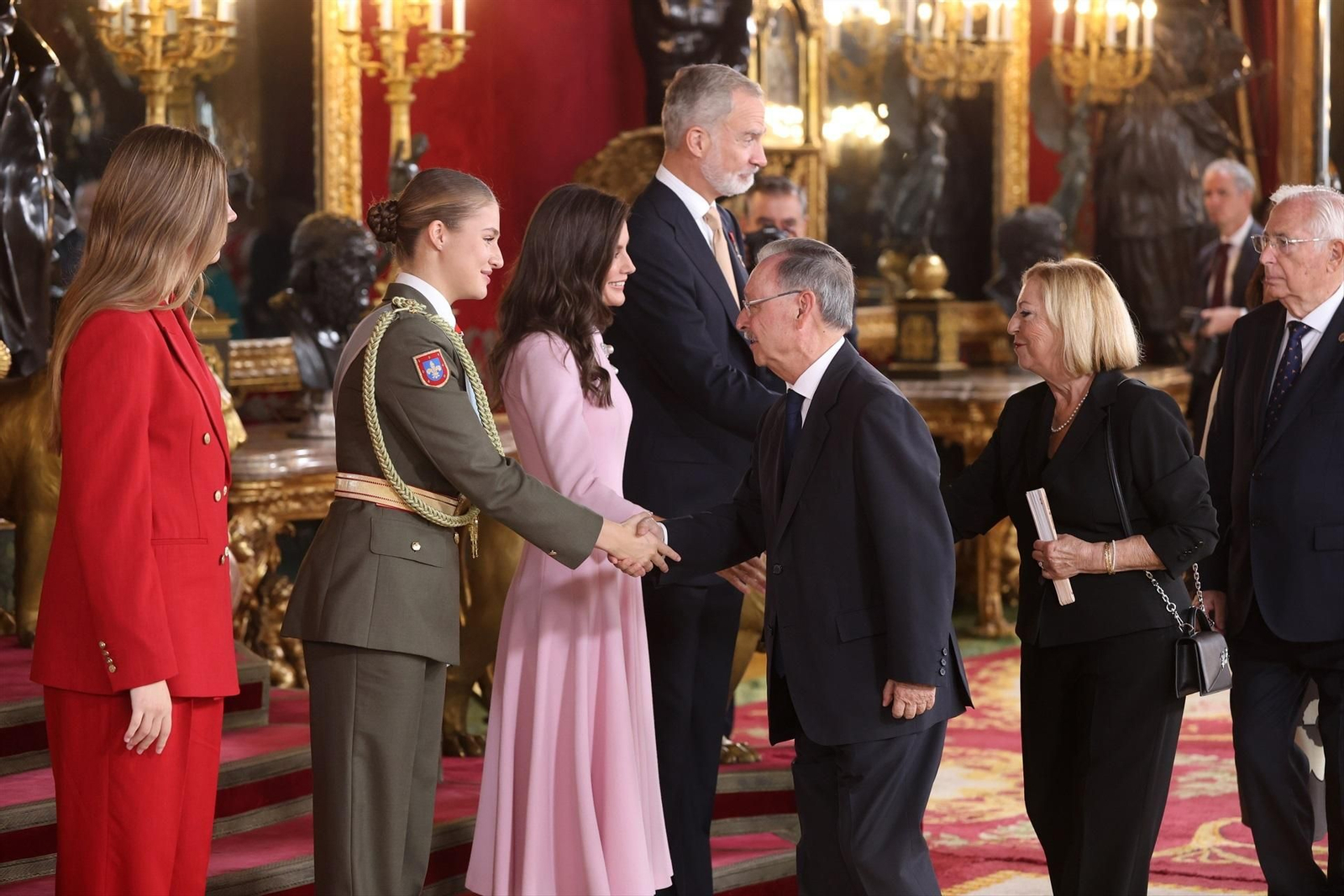 Galería | Los reyes, la princesa Leonor y la infanta Sofía presiden la recepción del 12 de octubre