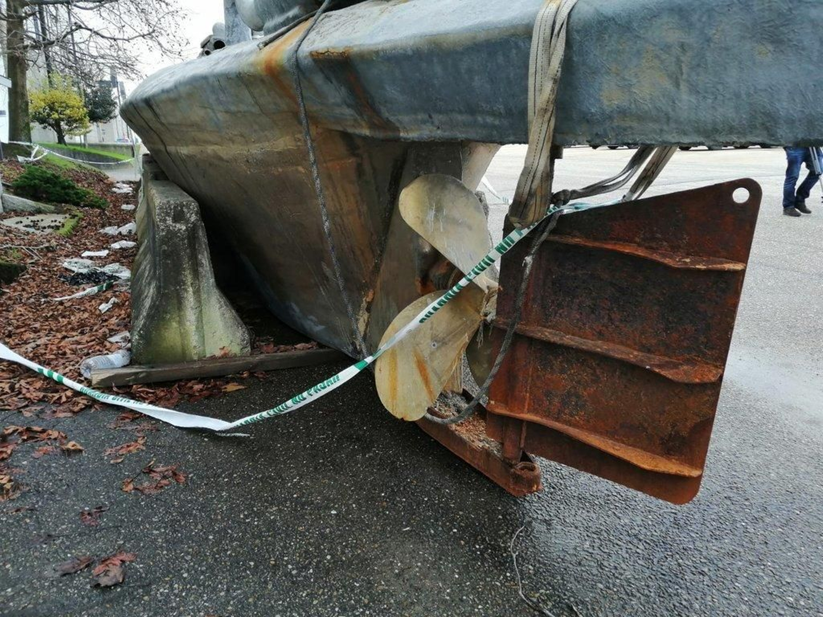 El narcosubmarino en las instalaciones de Zona Franca en Vigo 5