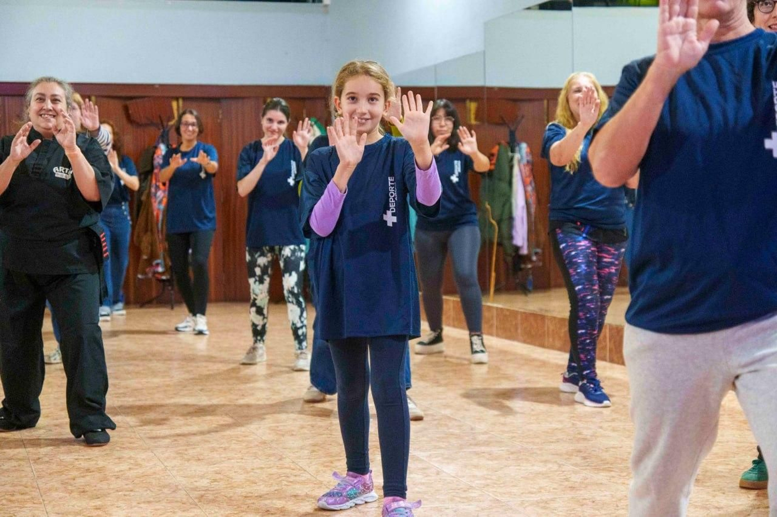 Galería | El curso de defensa personal de +Deporte Atlántico reúne a medio centenar de mujeres en Vigo