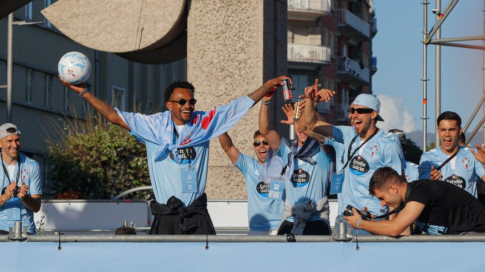 Galería | Fiesta celeste en Vigo por la vuelta del Celta a Europa