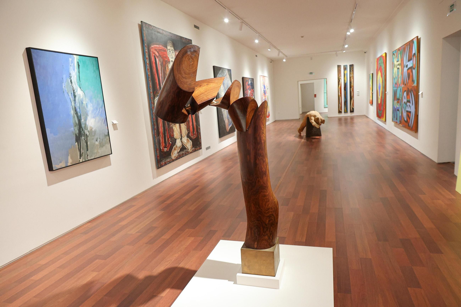 Galería | Casa das Artes acoge 70 obras de fondos municipales