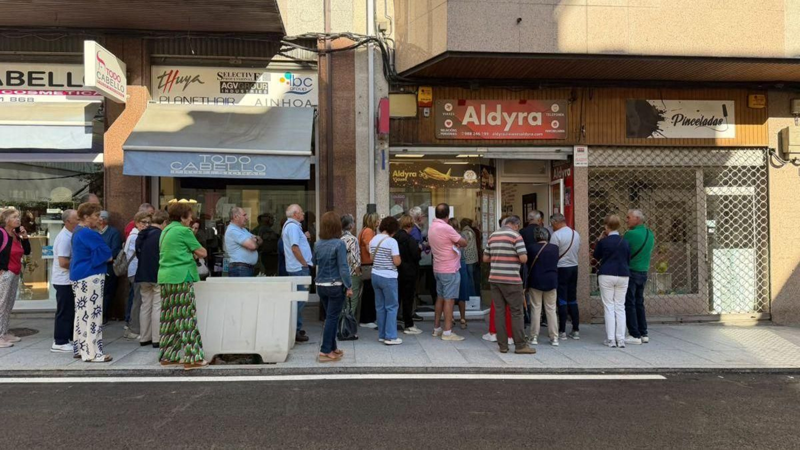 Colas en Ourense para conseguir una plaza del Imserso