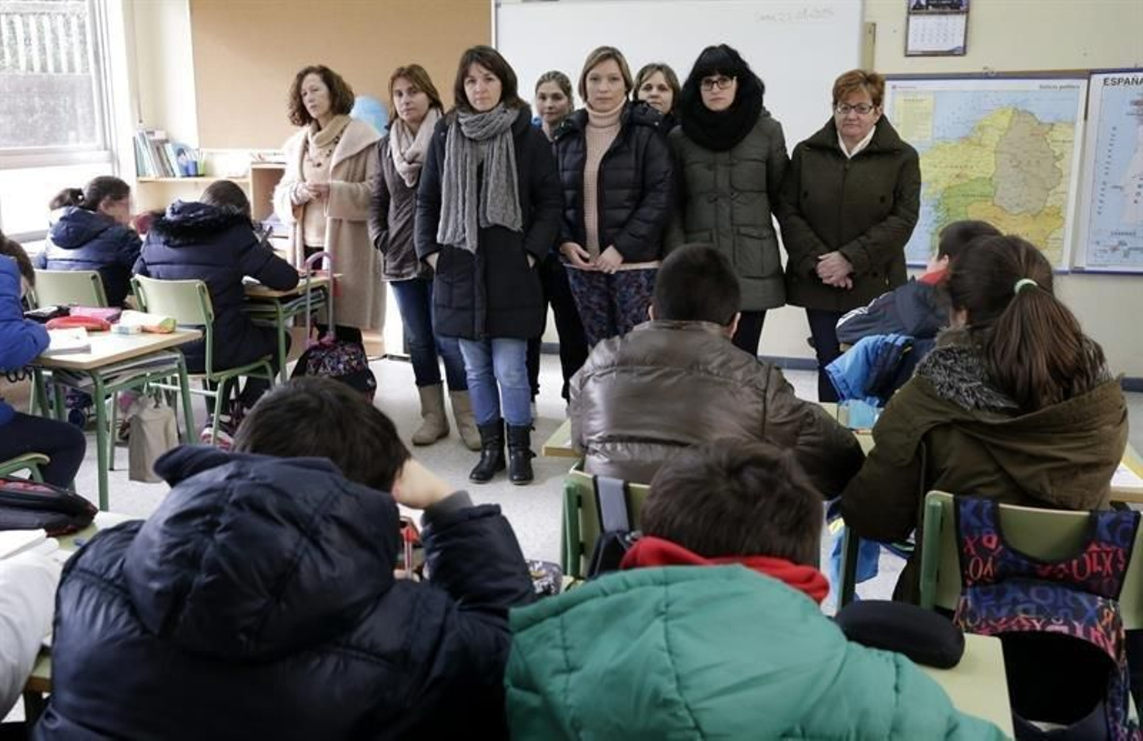 Madres de alumnos matriculados en el centro educativo público Ricardo Tobío de Esteiro (A Coruña).