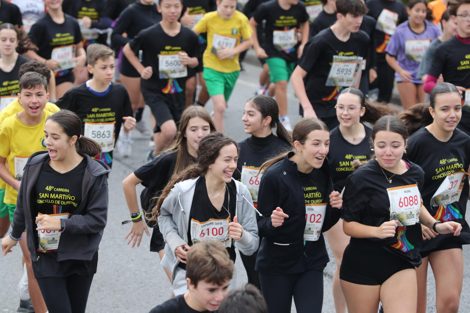 Galería |  Niños y jóvenes, también se divierten recorriendo Ourense durante la Carrera de San Martño