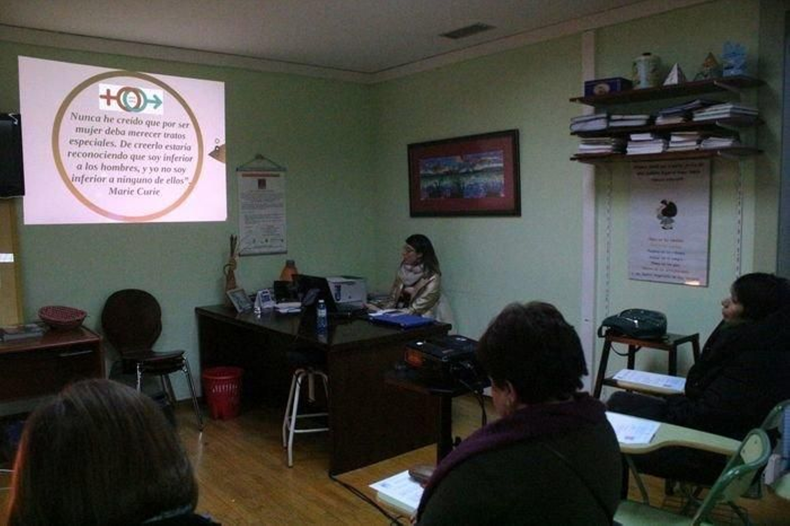 La Escola Rural acogió el lunes una charla sobre la mujer trabajadora.