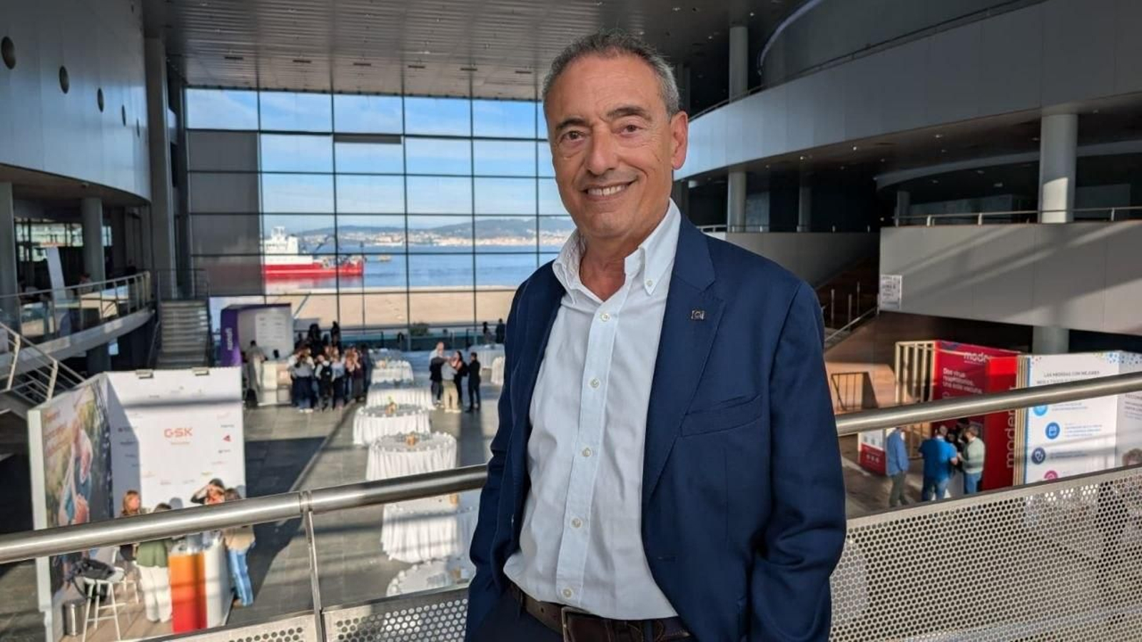 El catedrático de la Universidad de Zaragoza, Carlos Martín, ayer en el Auditorio Mar de Vigo.
