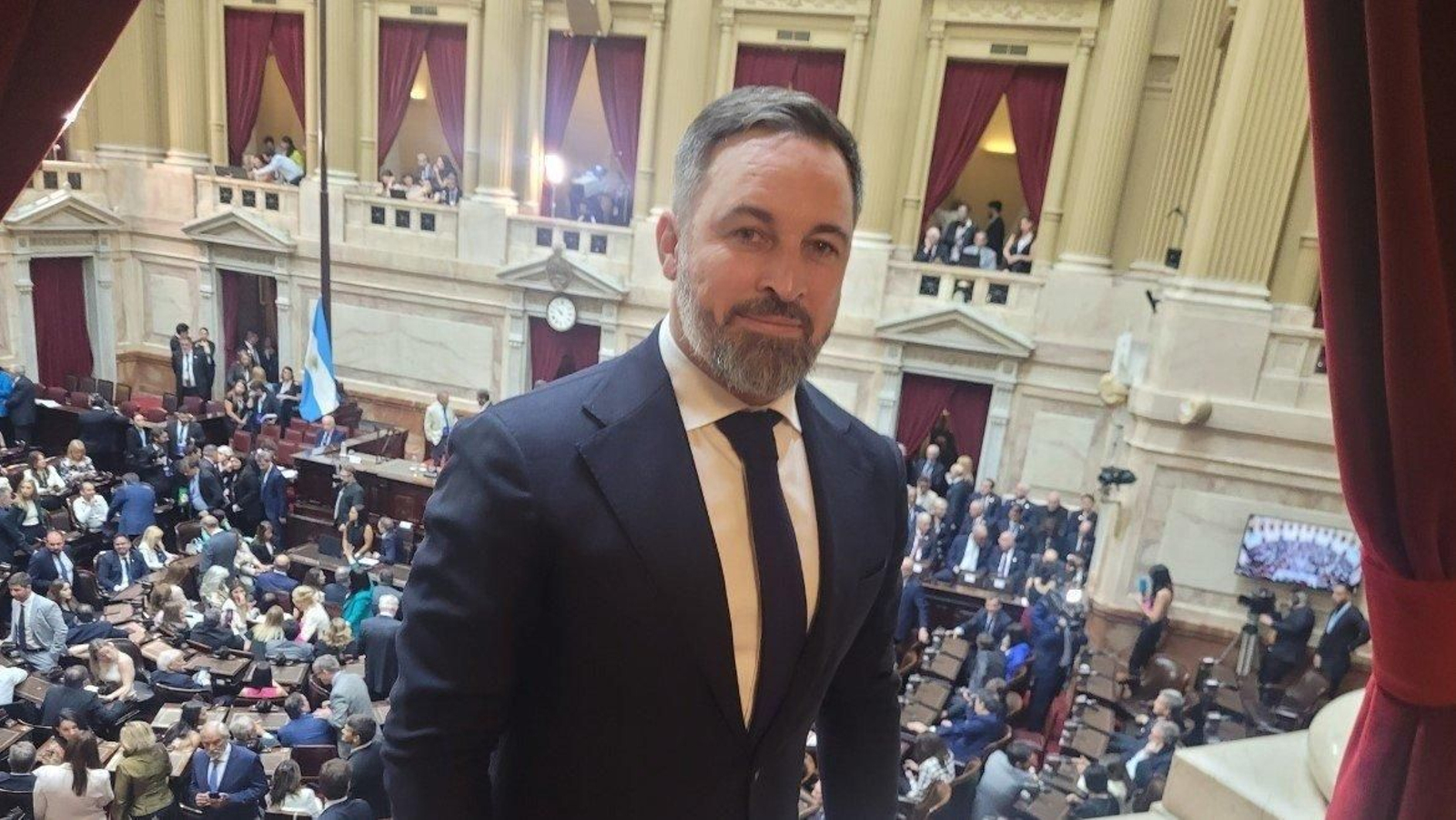 Abascal compartió en X (antes Twitter) varias fotos en la investidura de Milei (X).