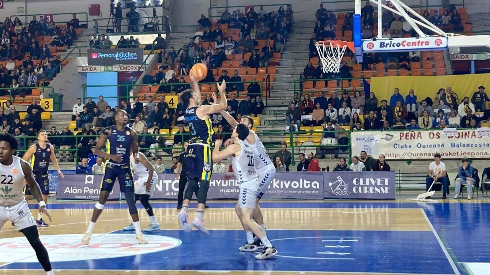 Partido de liga entre el COB y el Zamora.
