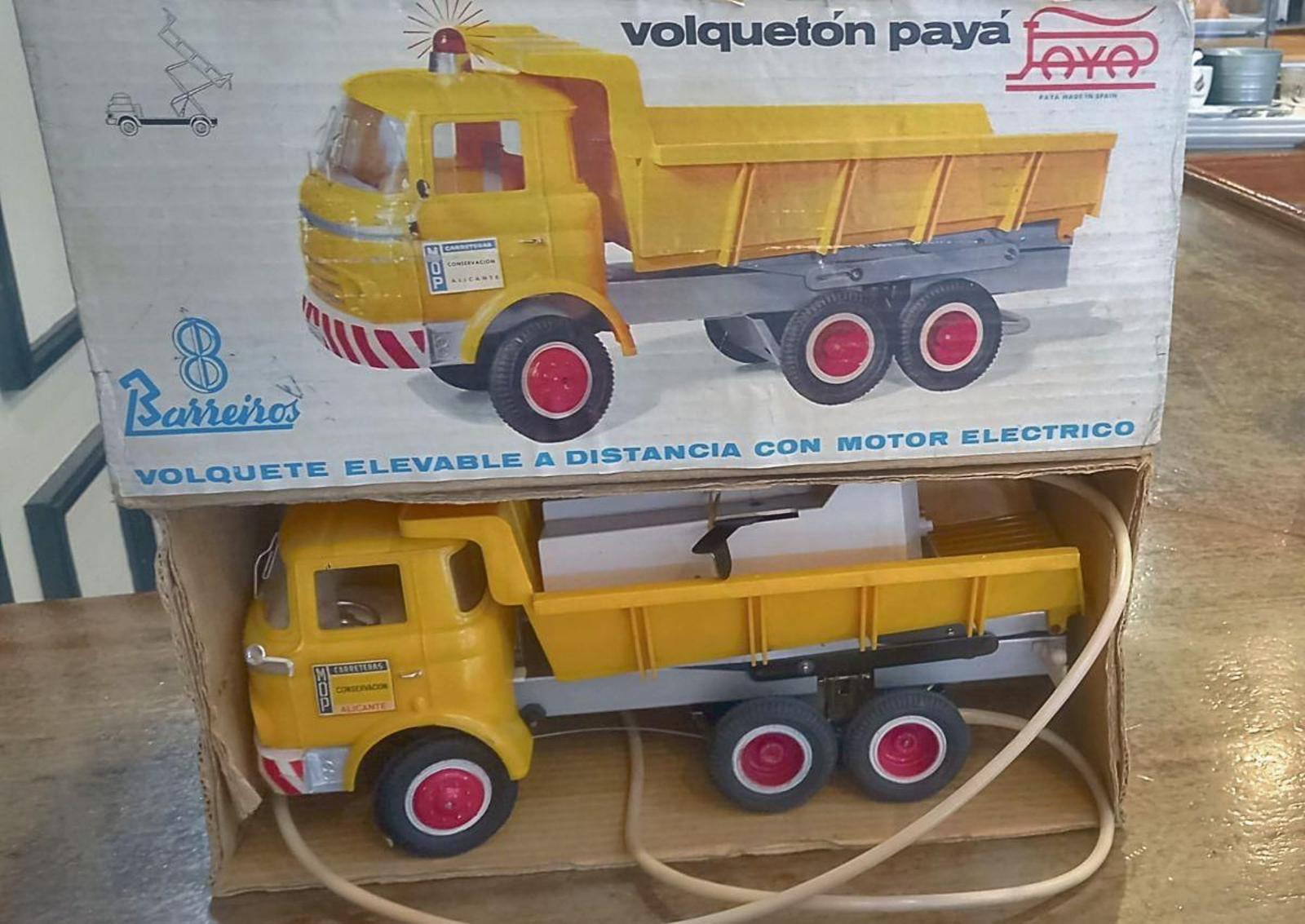 El volquetón de Payá con su caja original.