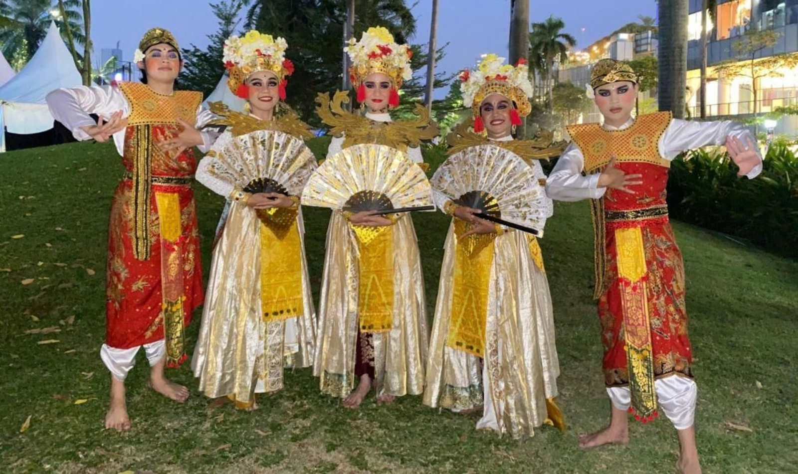 El grupo de Indonesia que actúa el martes en Rebordáns.
