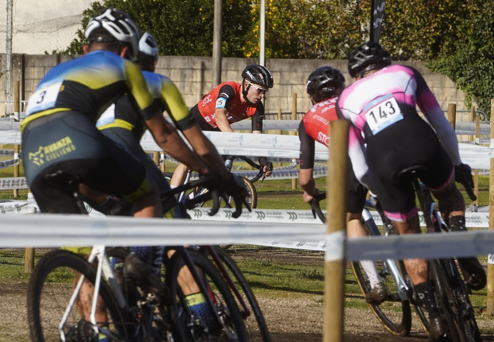 Galería | El ciclocross toma Ponteareas con más de 200 participantes