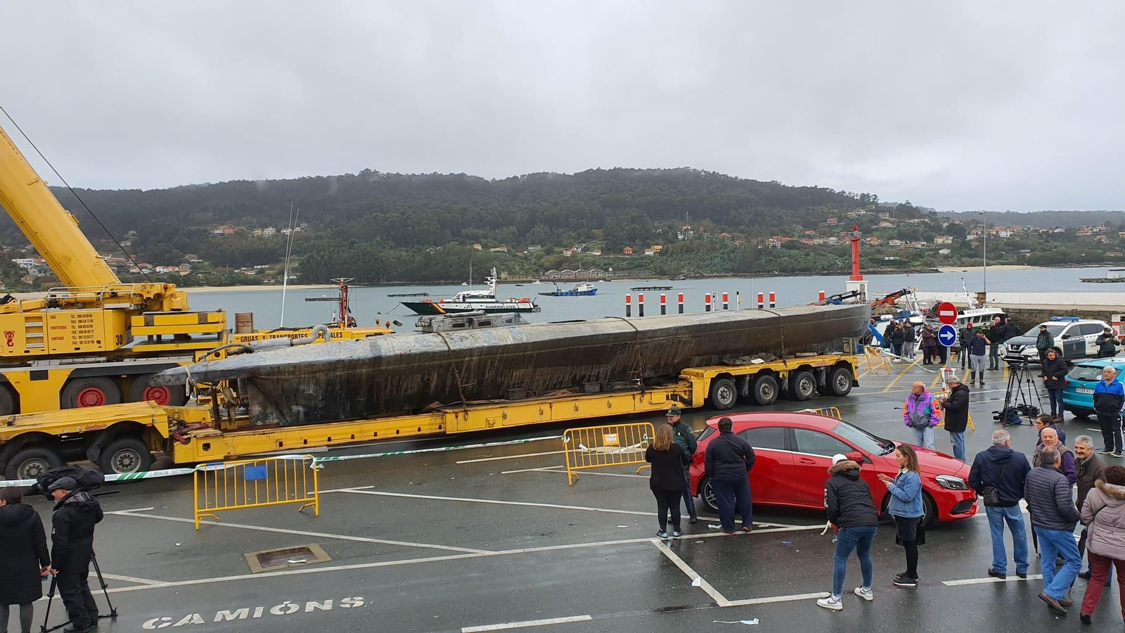 El narcosubmarino en la Ría de Aldán // JV Landín