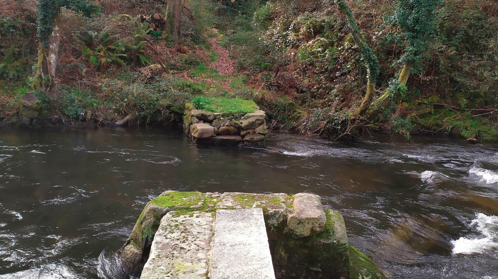 El puente de Cristino tras los daños ocasionados el invierno pasado.
