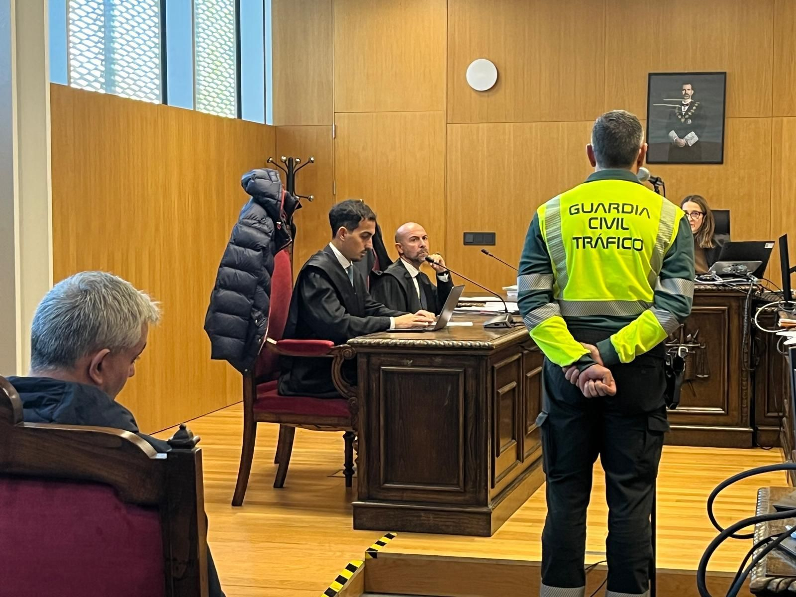 El agente de Tráfico que acudió al lugar declara en el juicio.