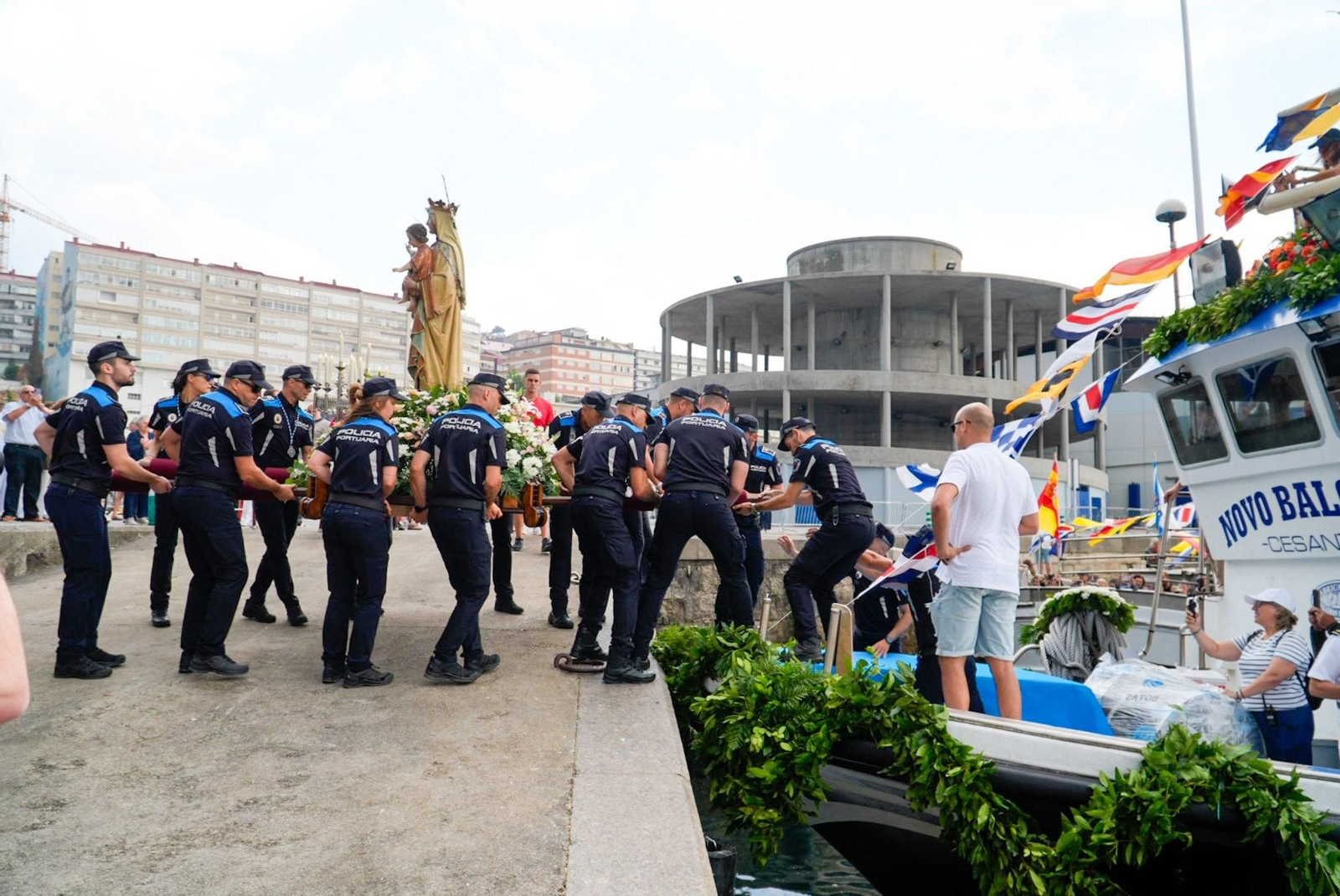 Galería | Vigo rinde homenaje a la Virgen del Carmen por tierra y por mar