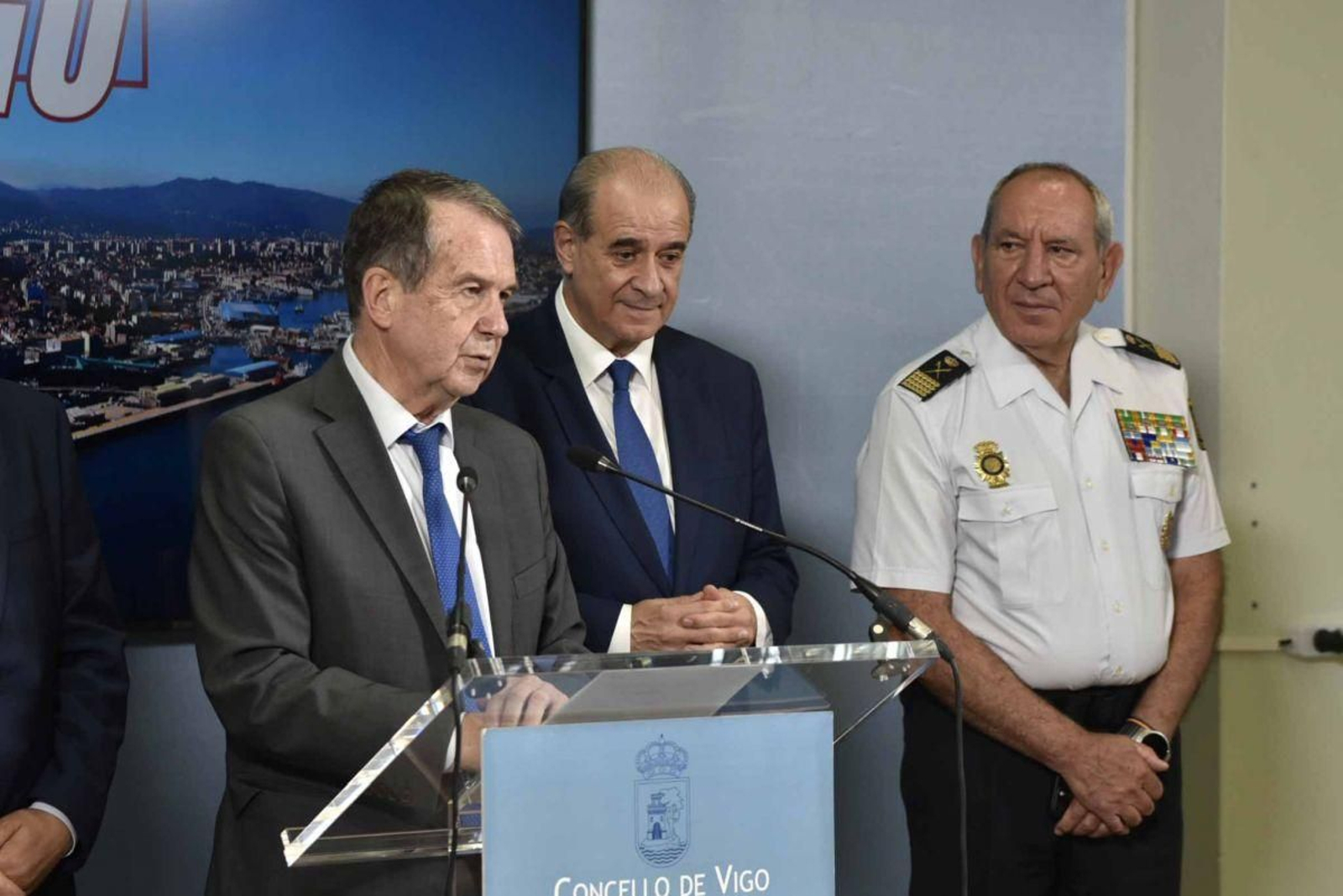 Caballero, junto al director general de la Policía, y el director adjunto operativo, ayer en la presentación.