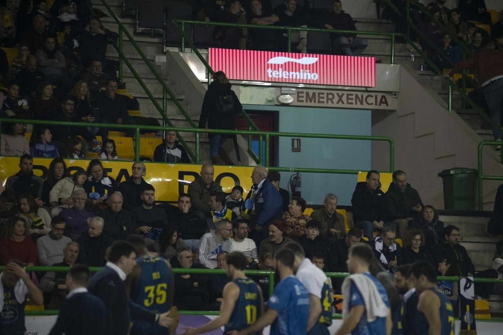 La afición del COB en el Pazo.