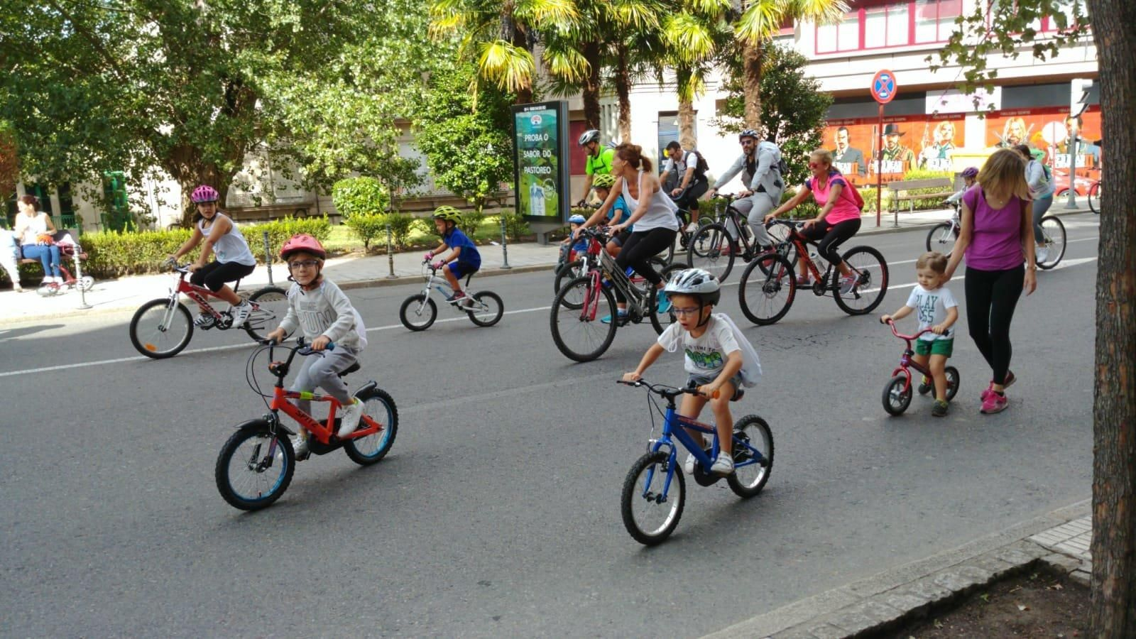 Muchos niños de pocos años de edad participaron con sus pequeñas bicicletas, adentrándose desde bien temprano en el ciclismo.