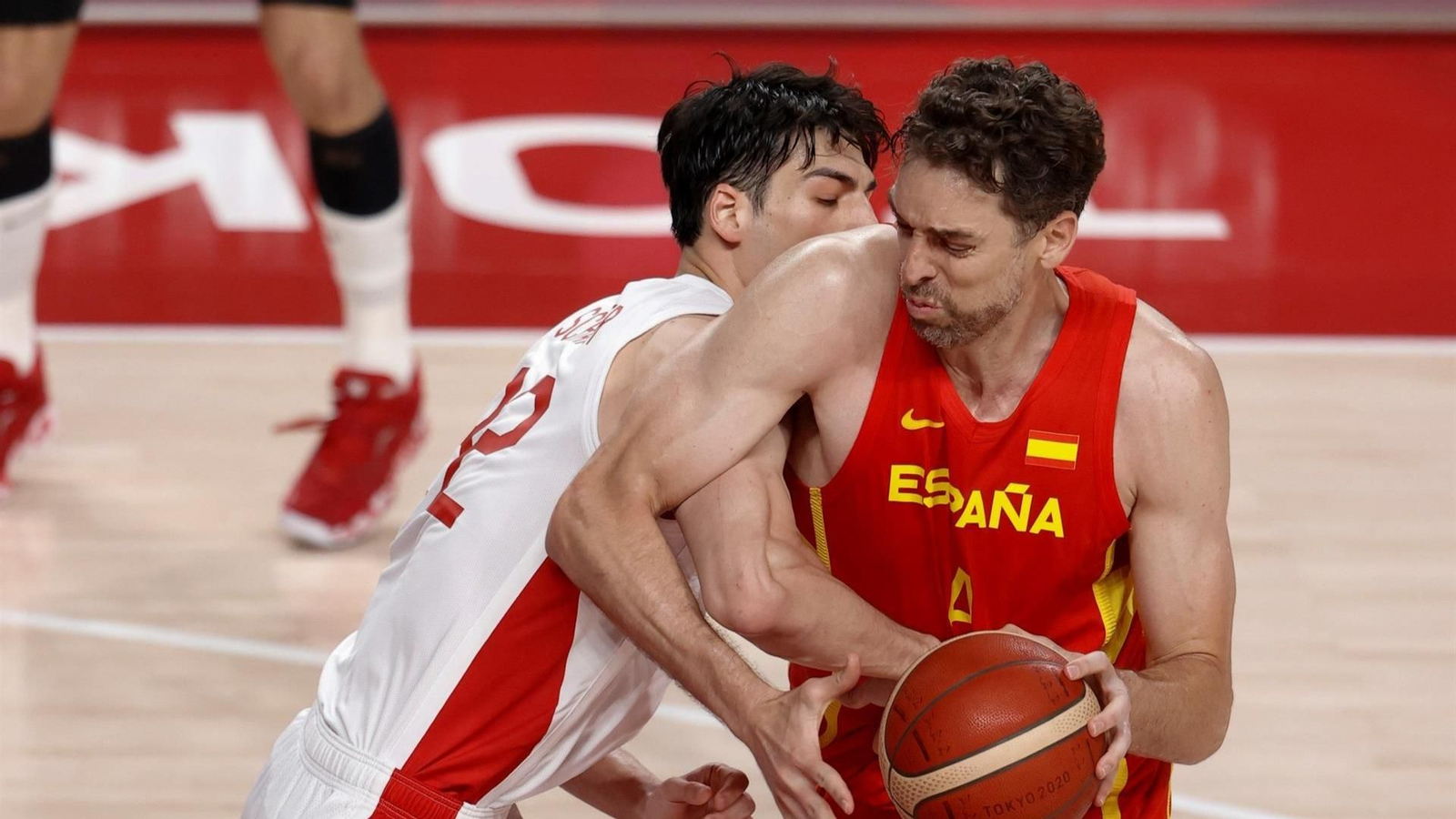 Pau Gasol, durante el duelo contra Japón. (EFE)