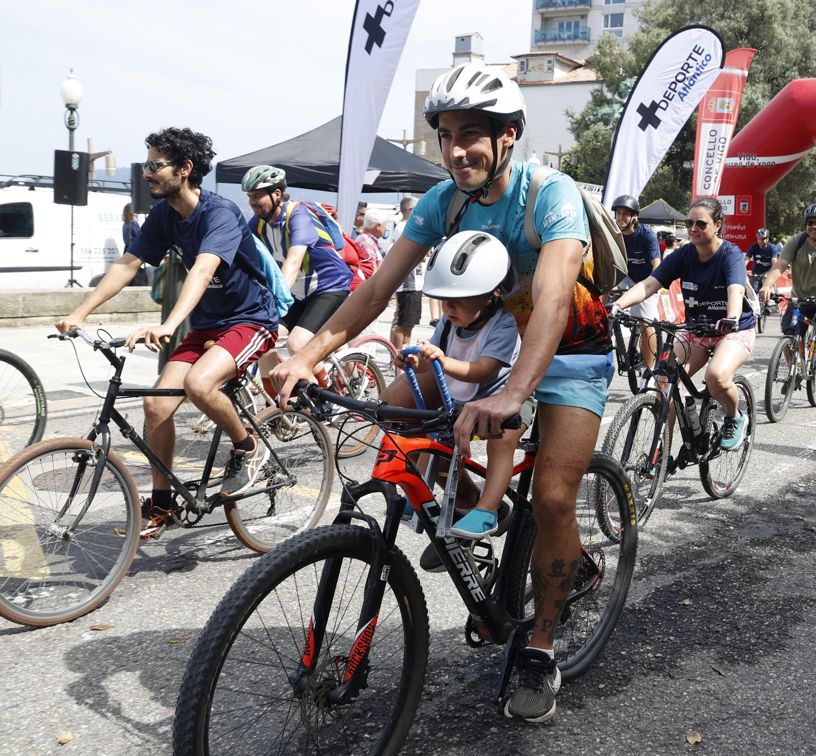 Galería | El ciclismo toma Vigo con la primera edición del Día de la Bici de Atlántico