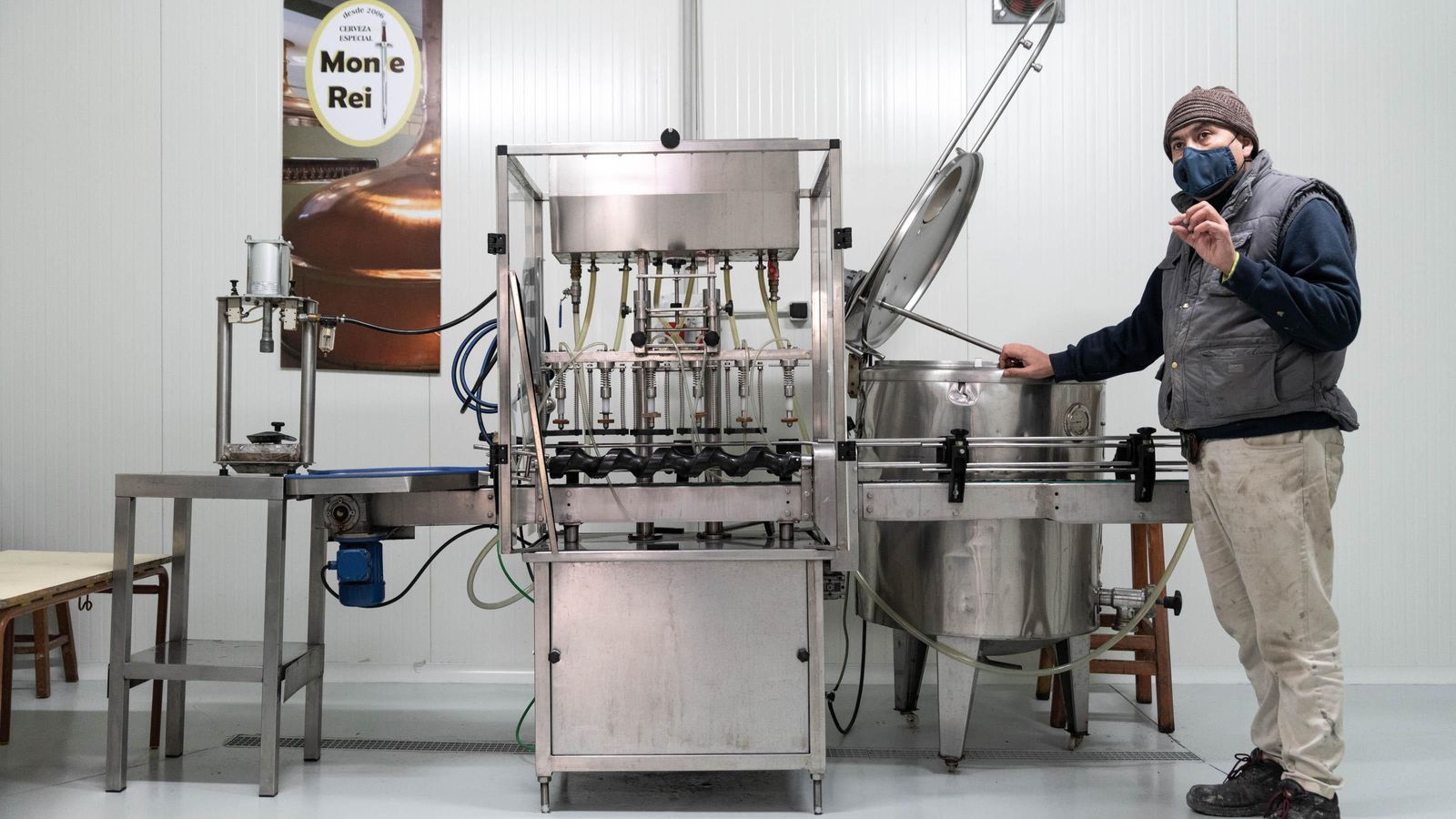 VERÍN (ESTEVESIÑOS). 10/02/2021. OURENSE. Interior de la oficina de Abanca en la Rúa do Paseo. FOTO: ÓSCAR PINAL 