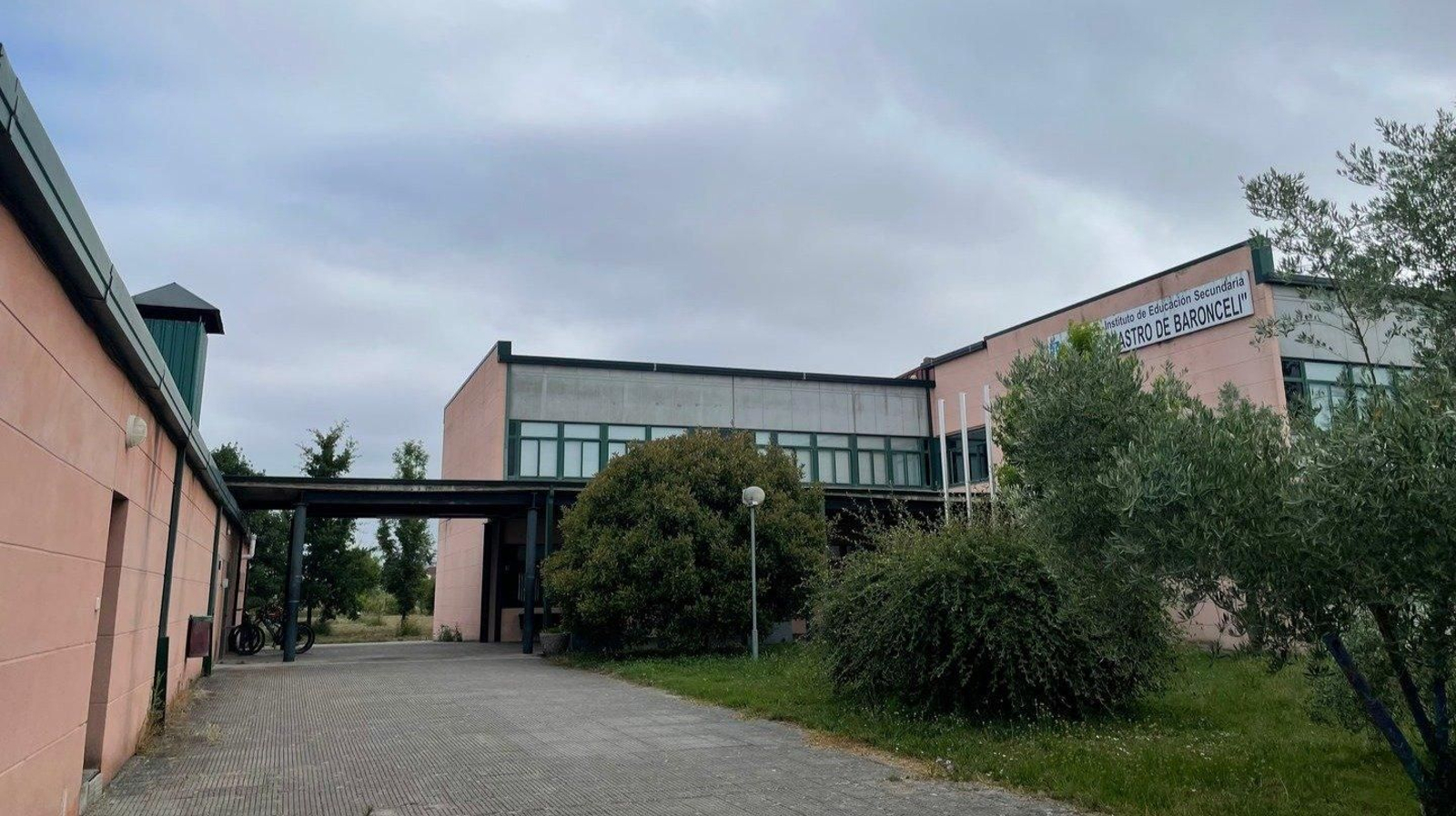 Exterior del Instituto de Educación Secundaria Castro de Baronceli de Verín, en Queizás.