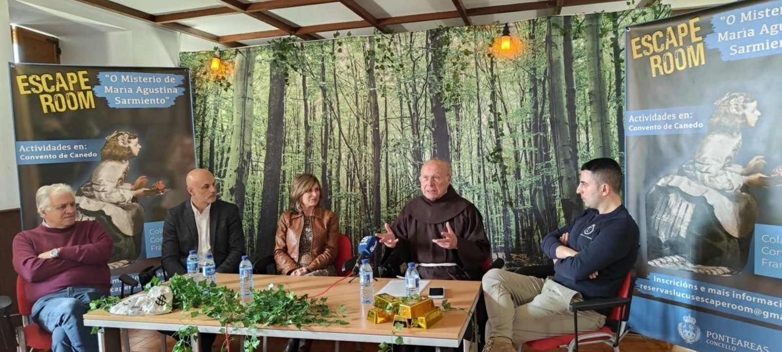 Gonzalo Fernández,  Ricardo González, Nava Castro y el franciscano José M. Pombo.