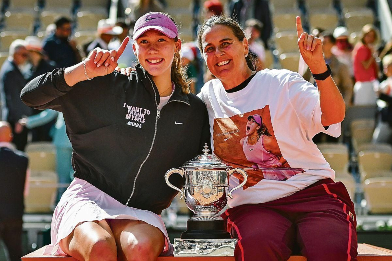 La campeona de Roland Garros, junto a su querida entrenadora.