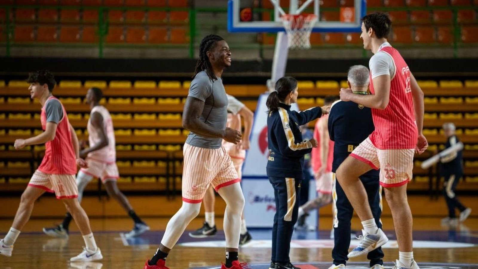 Los jugadores del COB, se ejercitan durante un entrenamiento en el Pazo Paco Paz.