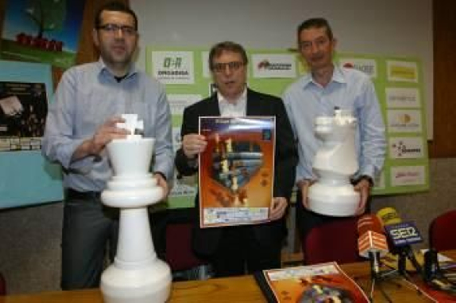 Elías González, Alfredo Veiga y Emilio Rodríguez, en la presentación. (Foto: JOSÉ PAZ)