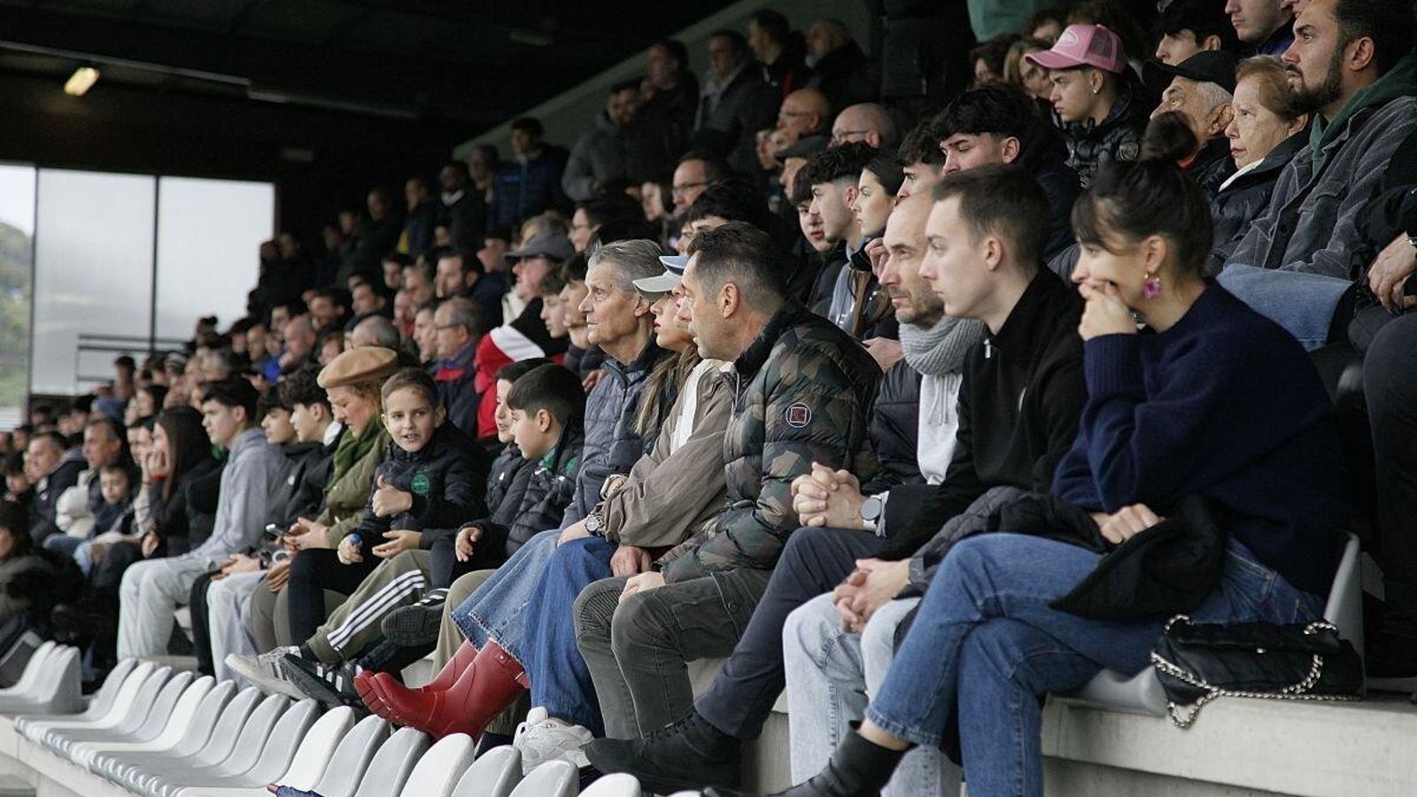 La grada del Miguel Ángel-Os Remedios se quedó pequeña.